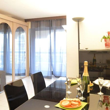 Studio Cabine A 200M De Port Frejus, Plage, Commerces, Terrasse, 4 Couchages, Menage Inclus - Fr-1-226A-31 Buitenkant foto