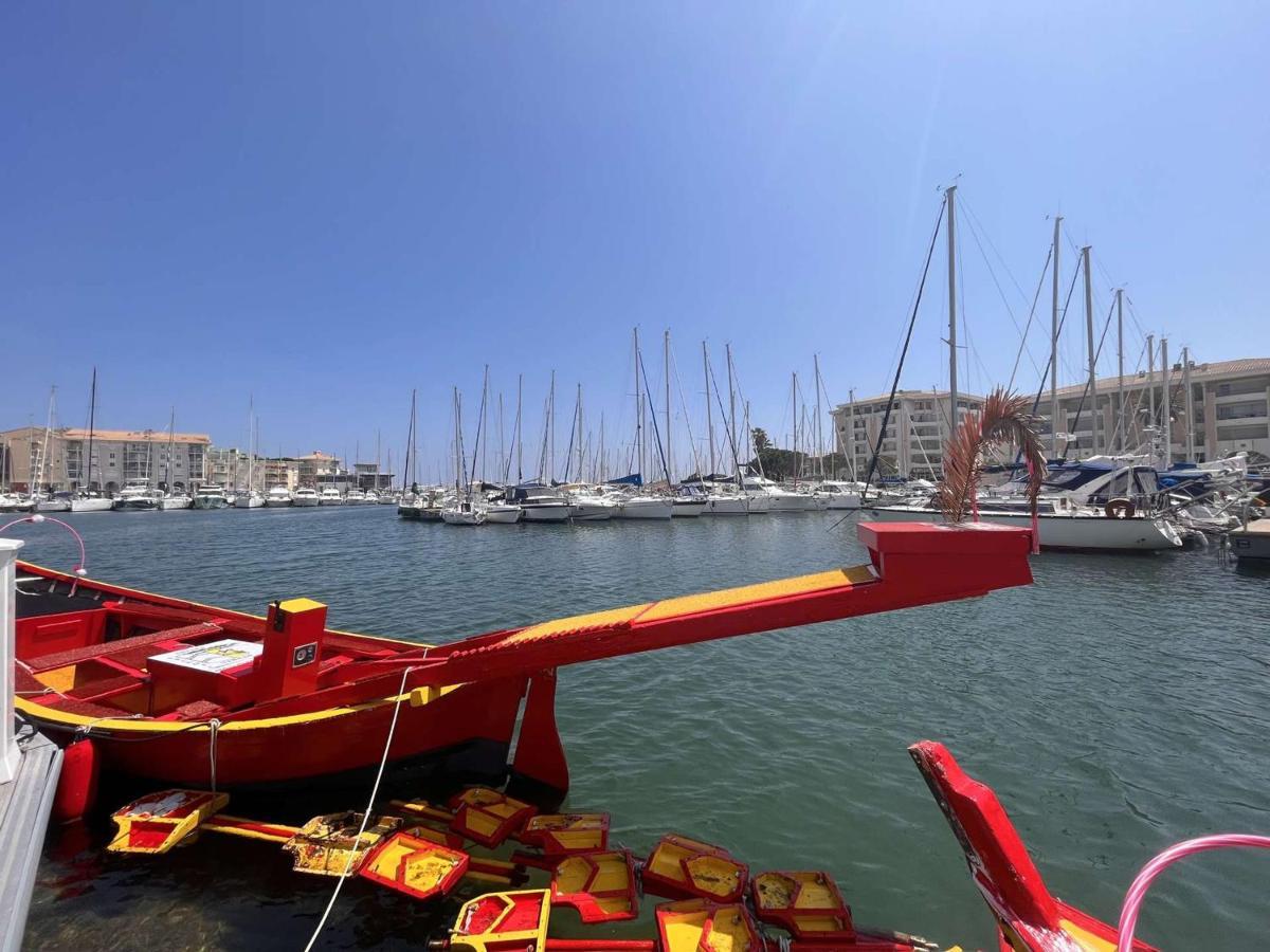 Studio Cabine A 200M De Port Frejus, Plage, Commerces, Terrasse, 4 Couchages, Menage Inclus - Fr-1-226A-31 Buitenkant foto