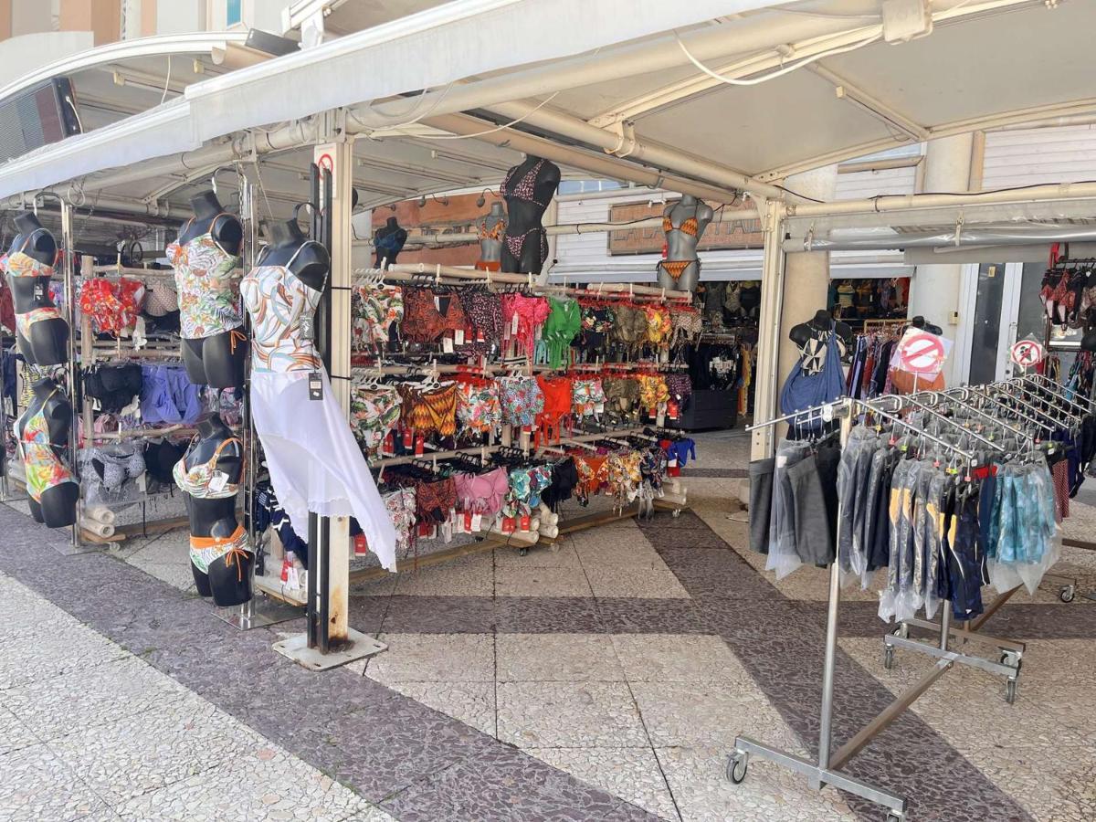 Studio Cabine A 200M De Port Frejus, Plage, Commerces, Terrasse, 4 Couchages, Menage Inclus - Fr-1-226A-31 Buitenkant foto