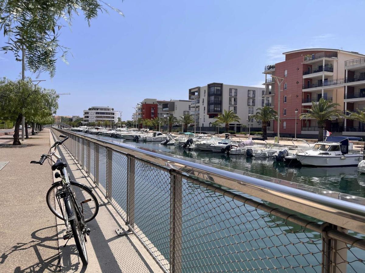 Studio Cabine A 200M De Port Frejus, Plage, Commerces, Terrasse, 4 Couchages, Menage Inclus - Fr-1-226A-31 Buitenkant foto