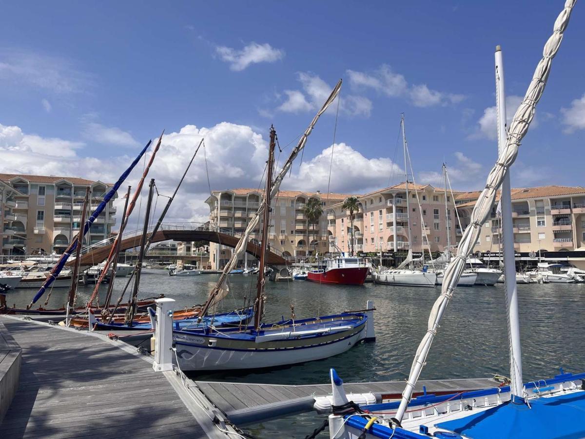 Studio Cabine A 200M De Port Frejus, Plage, Commerces, Terrasse, 4 Couchages, Menage Inclus - Fr-1-226A-31 Buitenkant foto