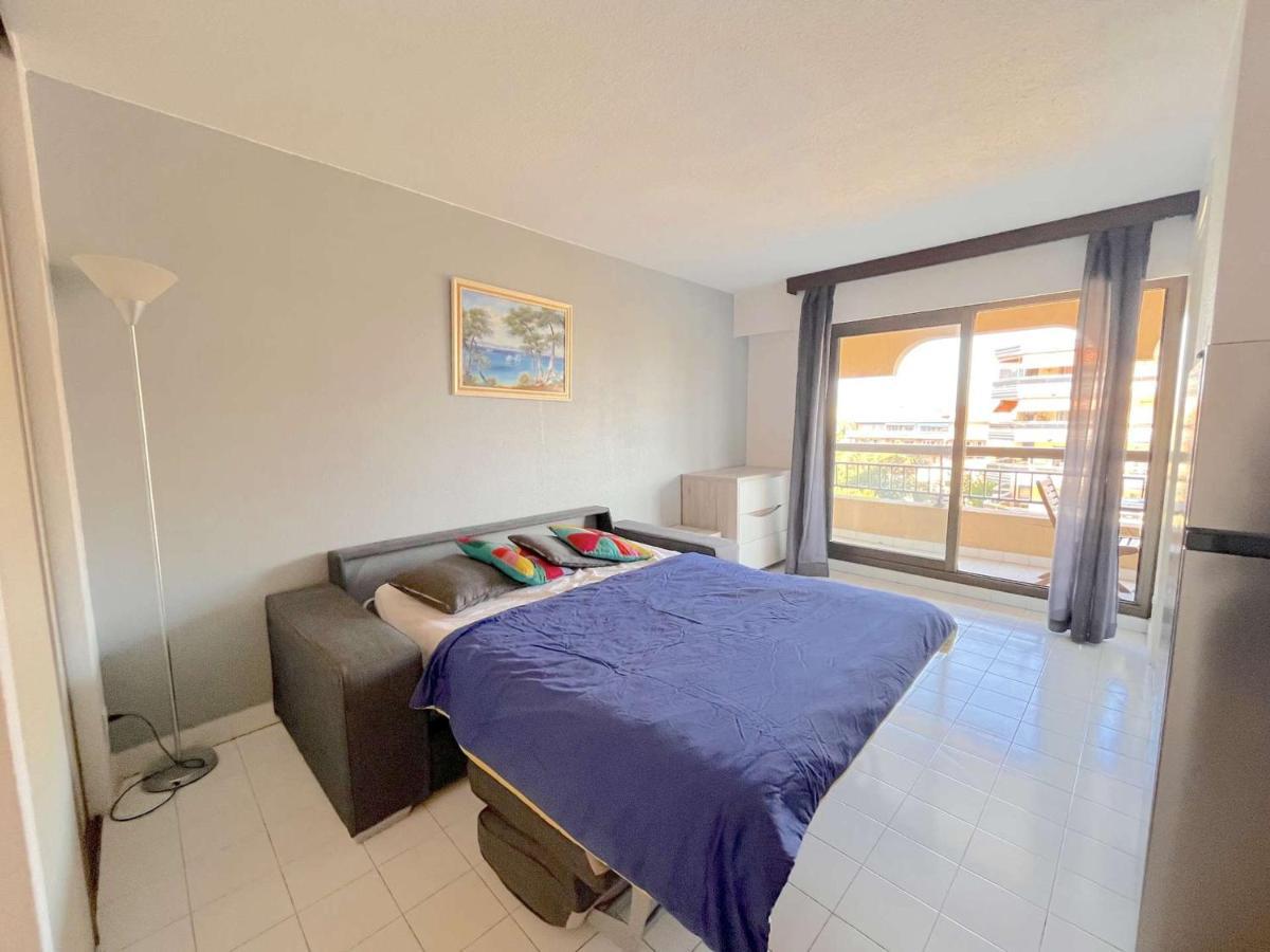 Studio Cabine A 200M De Port Frejus, Plage, Commerces, Terrasse, 4 Couchages, Menage Inclus - Fr-1-226A-31 Buitenkant foto