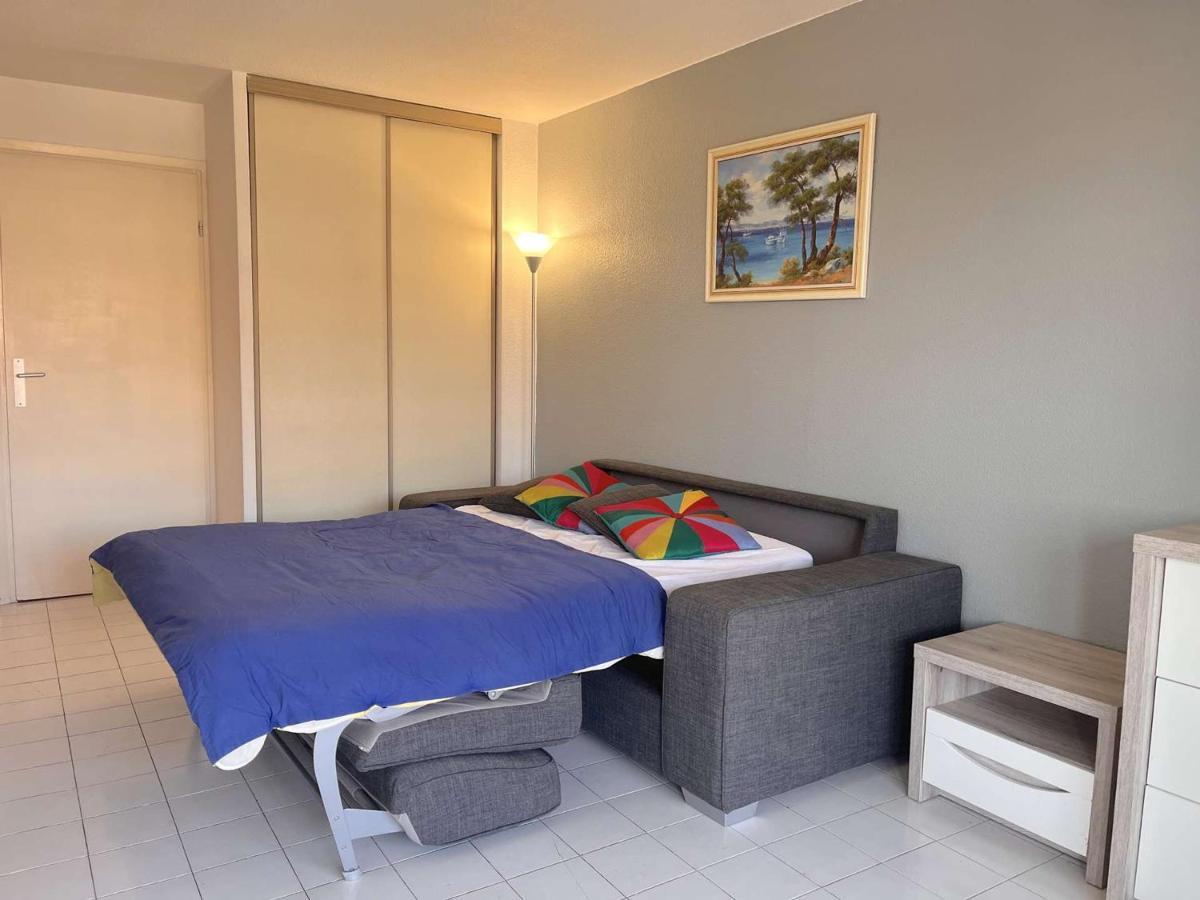Studio Cabine A 200M De Port Frejus, Plage, Commerces, Terrasse, 4 Couchages, Menage Inclus - Fr-1-226A-31 Buitenkant foto