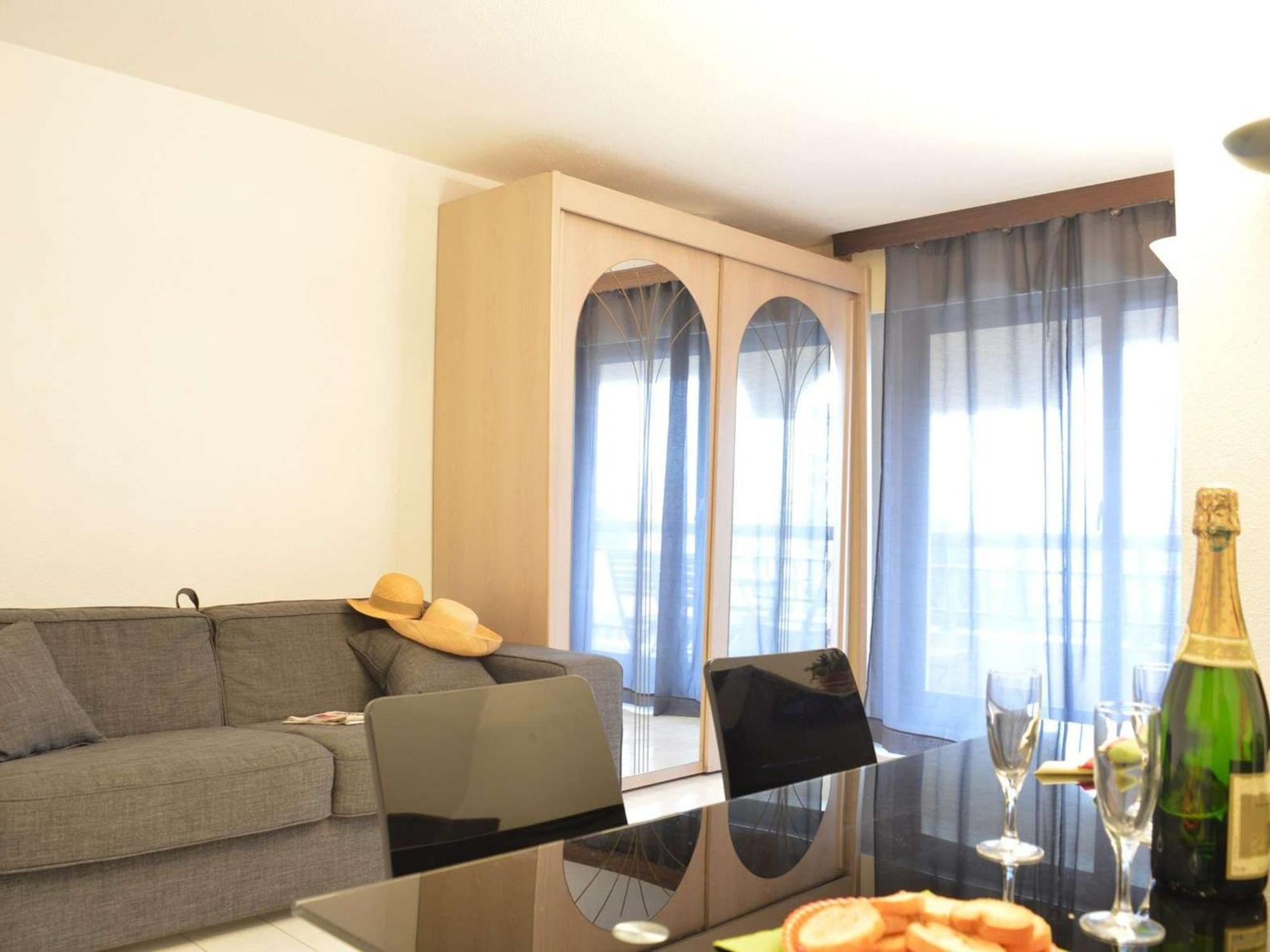 Studio Cabine A 200M De Port Frejus, Plage, Commerces, Terrasse, 4 Couchages, Menage Inclus - Fr-1-226A-31 Buitenkant foto