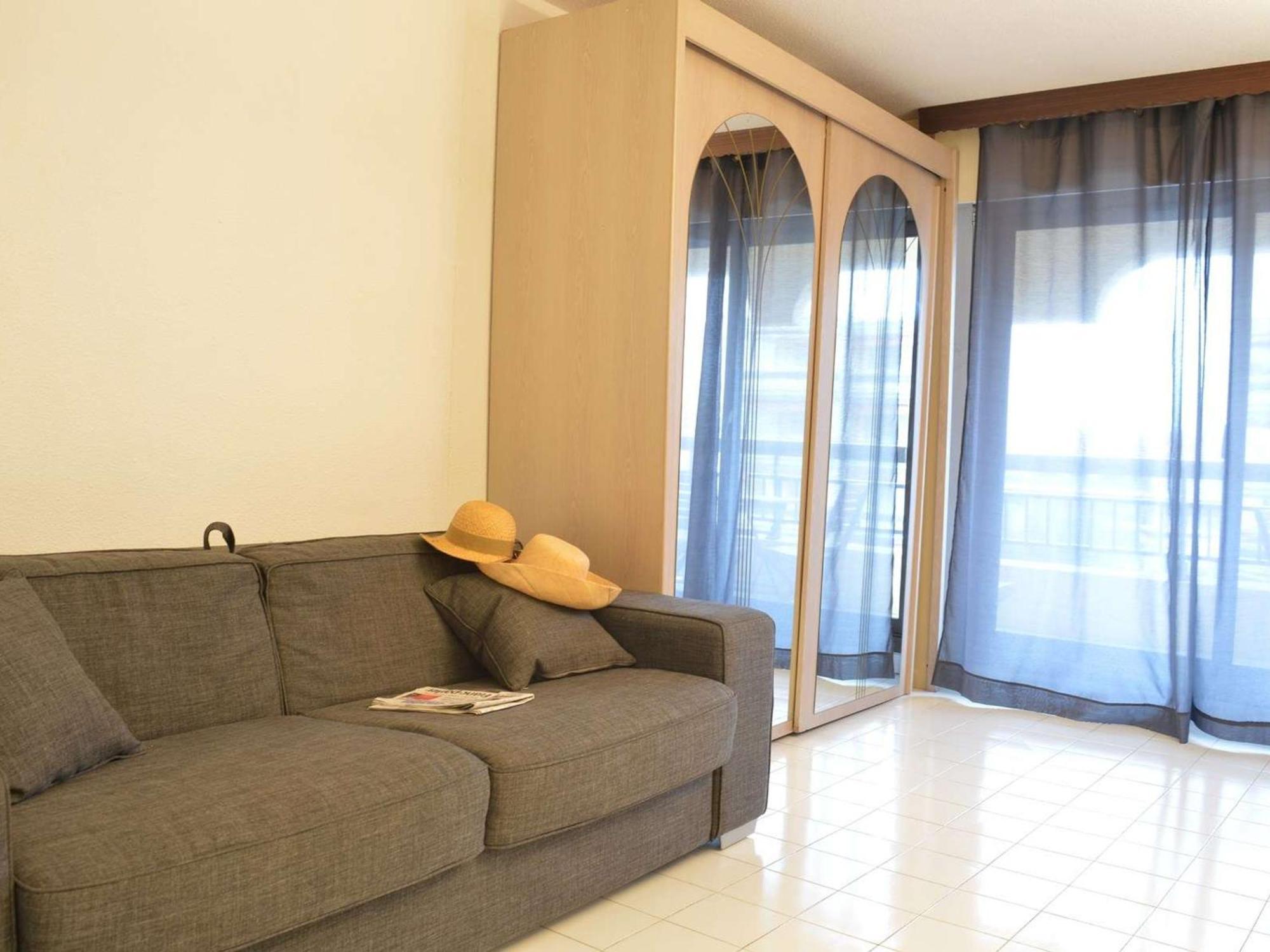 Studio Cabine A 200M De Port Frejus, Plage, Commerces, Terrasse, 4 Couchages, Menage Inclus - Fr-1-226A-31 Buitenkant foto